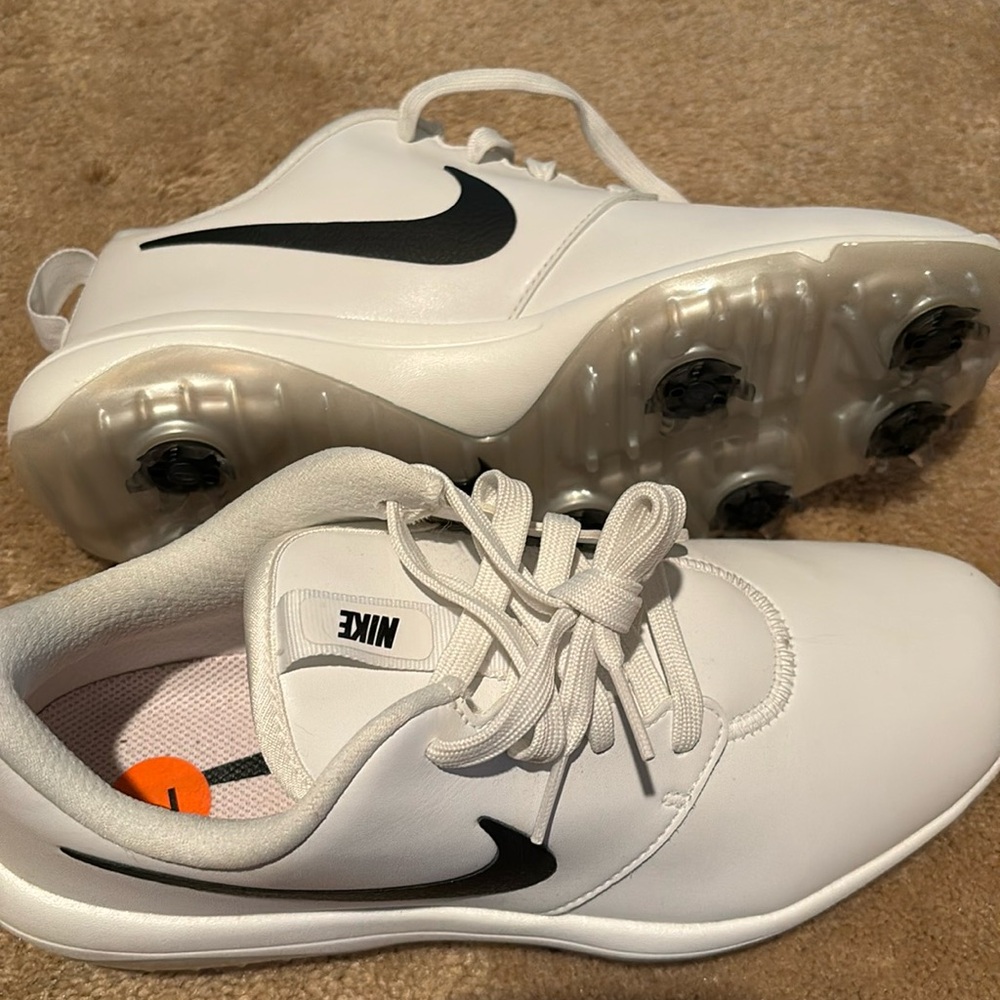 Nike men’s golf shoes size 7 brand new never worn!